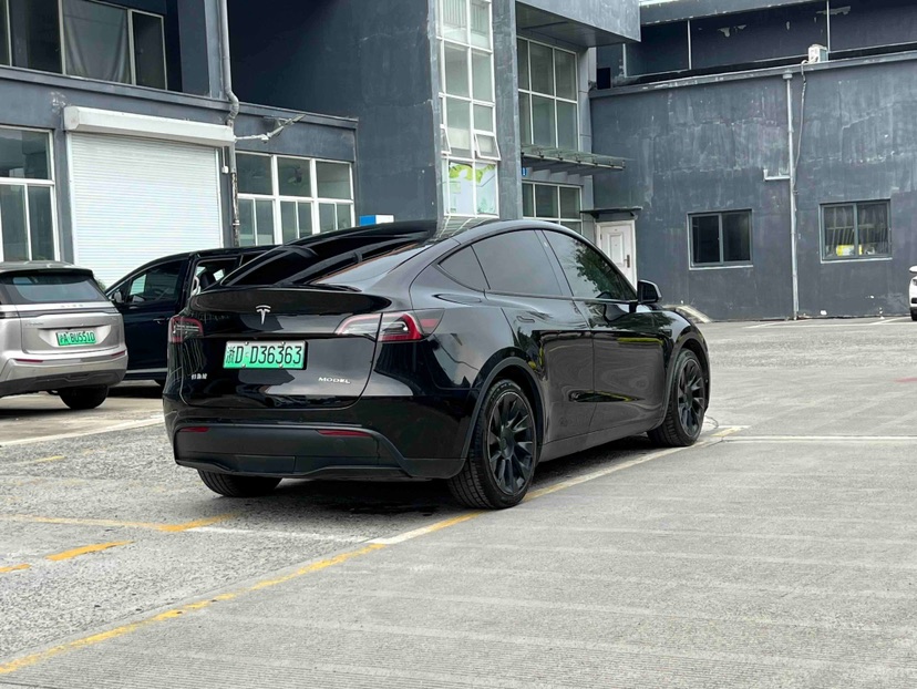 Tesla Model Y 2021 #4 Tesla Model Y 2021 car image #4