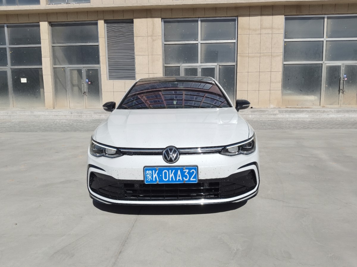 Volkswagen Golf 2021 car image #2