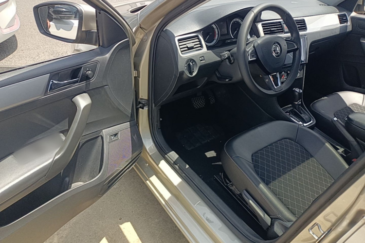Skoda Rapid 2018 #16 Skoda Rapid 2018 image de voiture #16