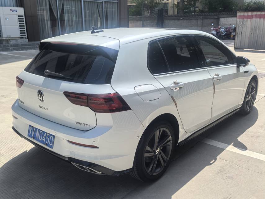 Volkswagen Golf 2023 car image #3
