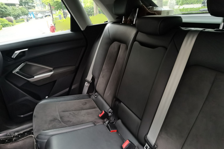 Audi Q3 2022 car image #19
