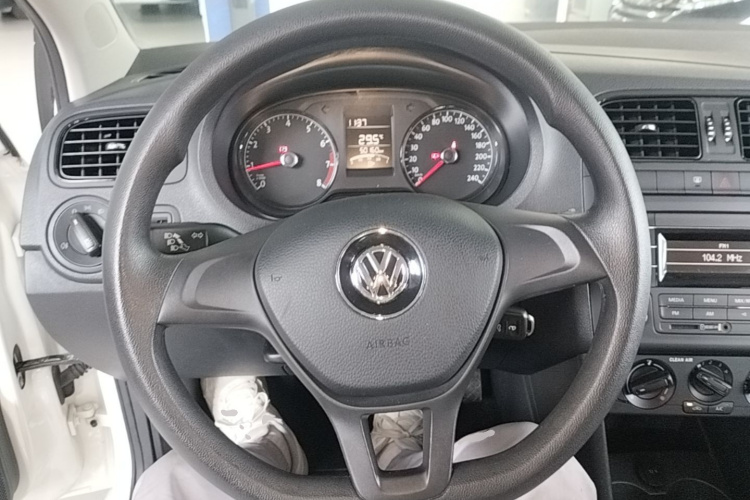 Volkswagen Polo 2017 #11 Volkswagen Polo 2017 car image #11