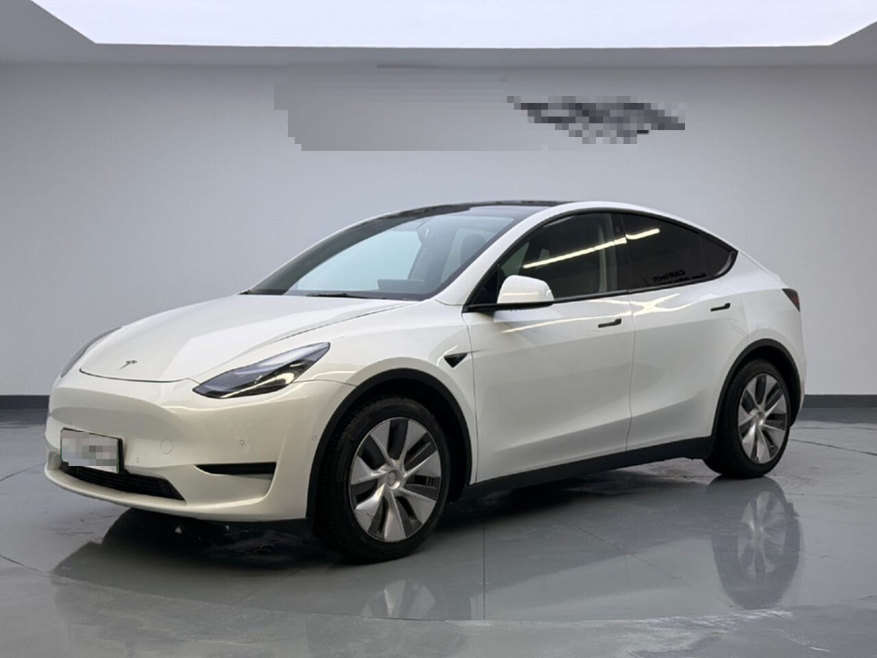 Tesla Model Y 2023 car image #2