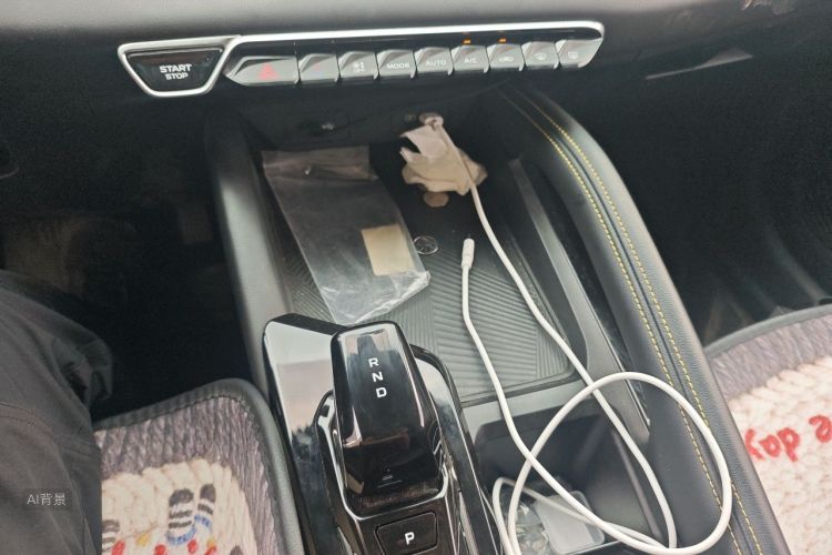 GEELY Coolray 2025 car image #16