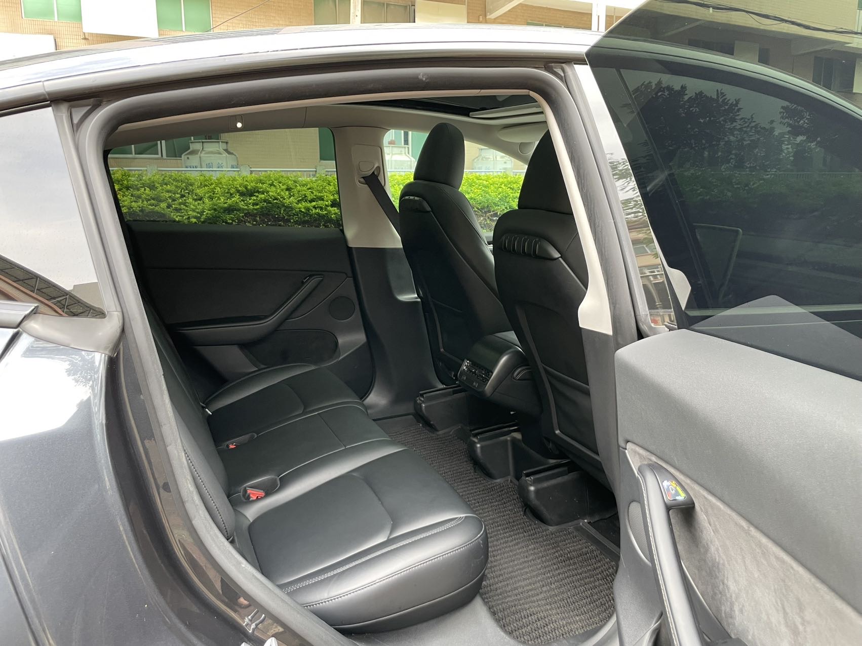 Tesla Model Y 2024 car image #7