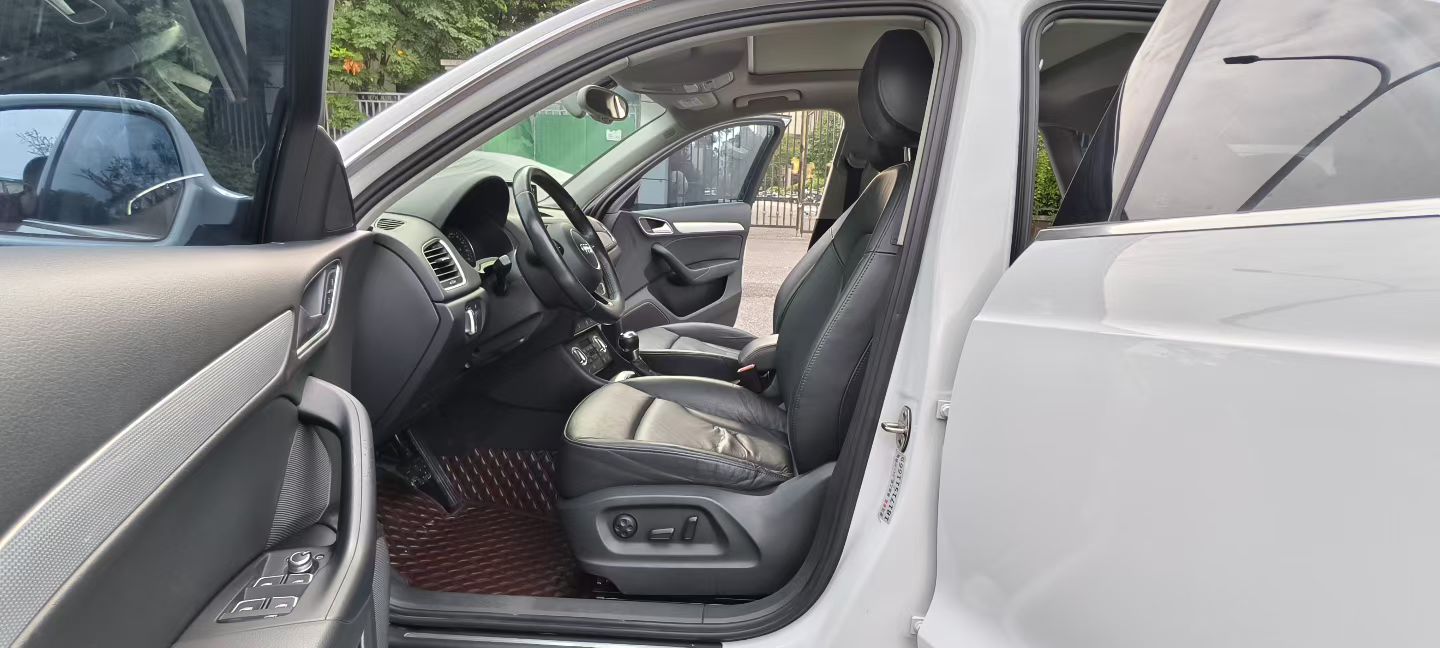 Audi Q3 2015 car image #6