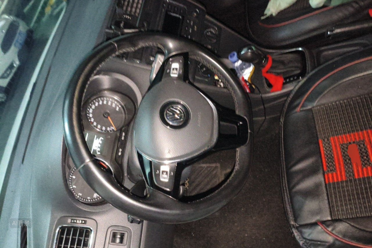 Volkswagen Polo 2016 car image #12