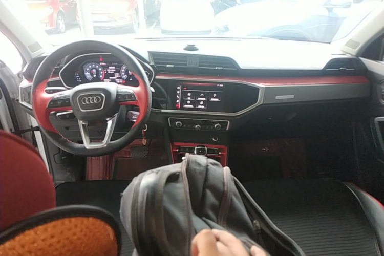 Audi Q3 2020 car image #11