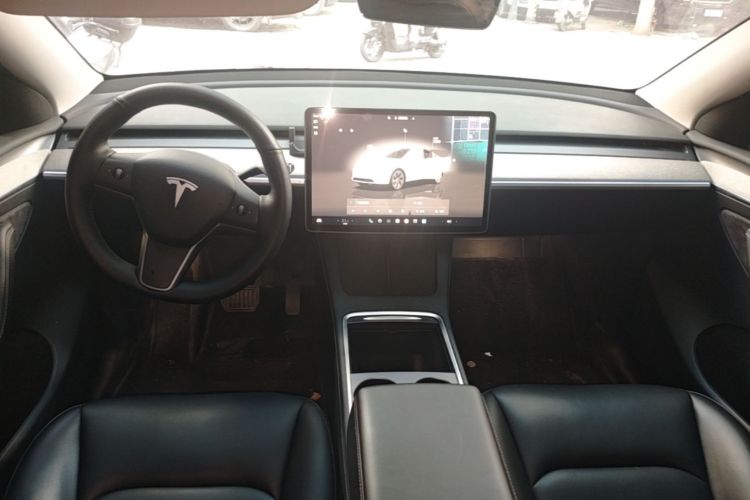 Tesla Model Y 2023 car image #10