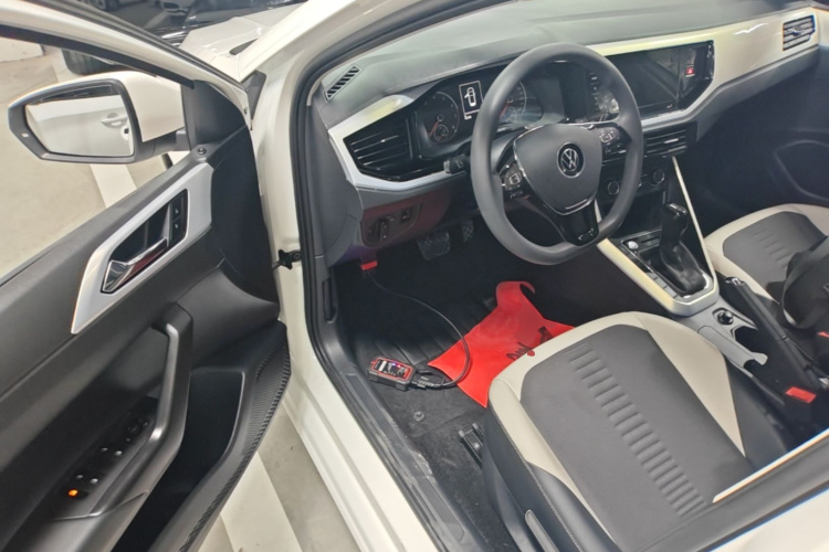 Volkswagen Polo 2021 car image #16