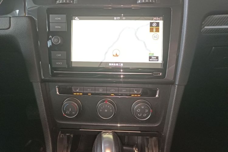 Volkswagen Golf 2019 car image #17