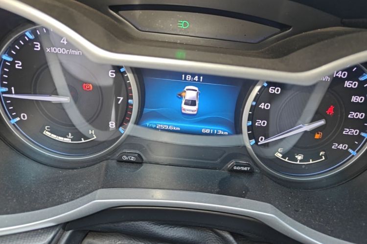 GEELY Emgrand 2018 car image #12