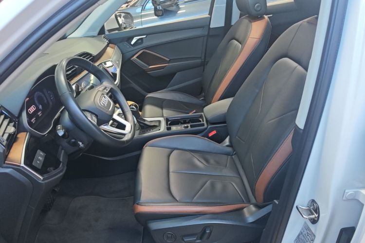 Audi Q3 2020 car image #15