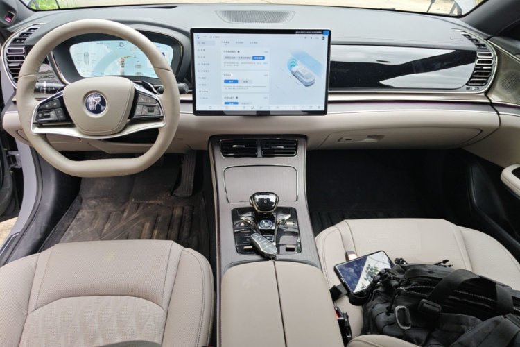 BYD Han 2025 car image #10