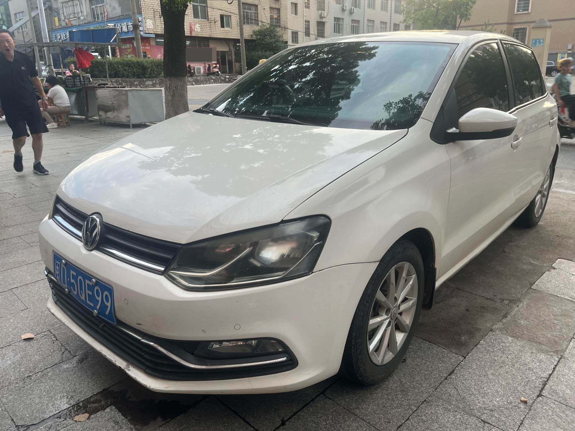 Volkswagen Polo 2015 car image 
