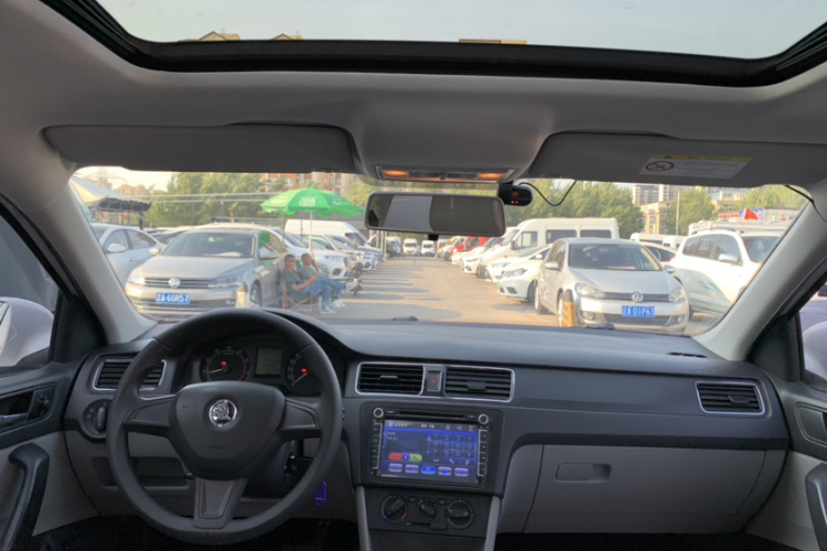 Skoda Rapid 2015 #18 Skoda Rapid 2015 image de voiture #18
