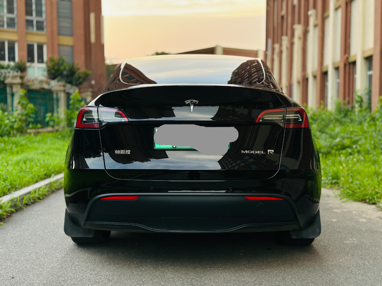 Tesla Model Y 2023 car image #7