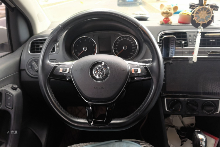 Volkswagen Polo 2018 car image #12