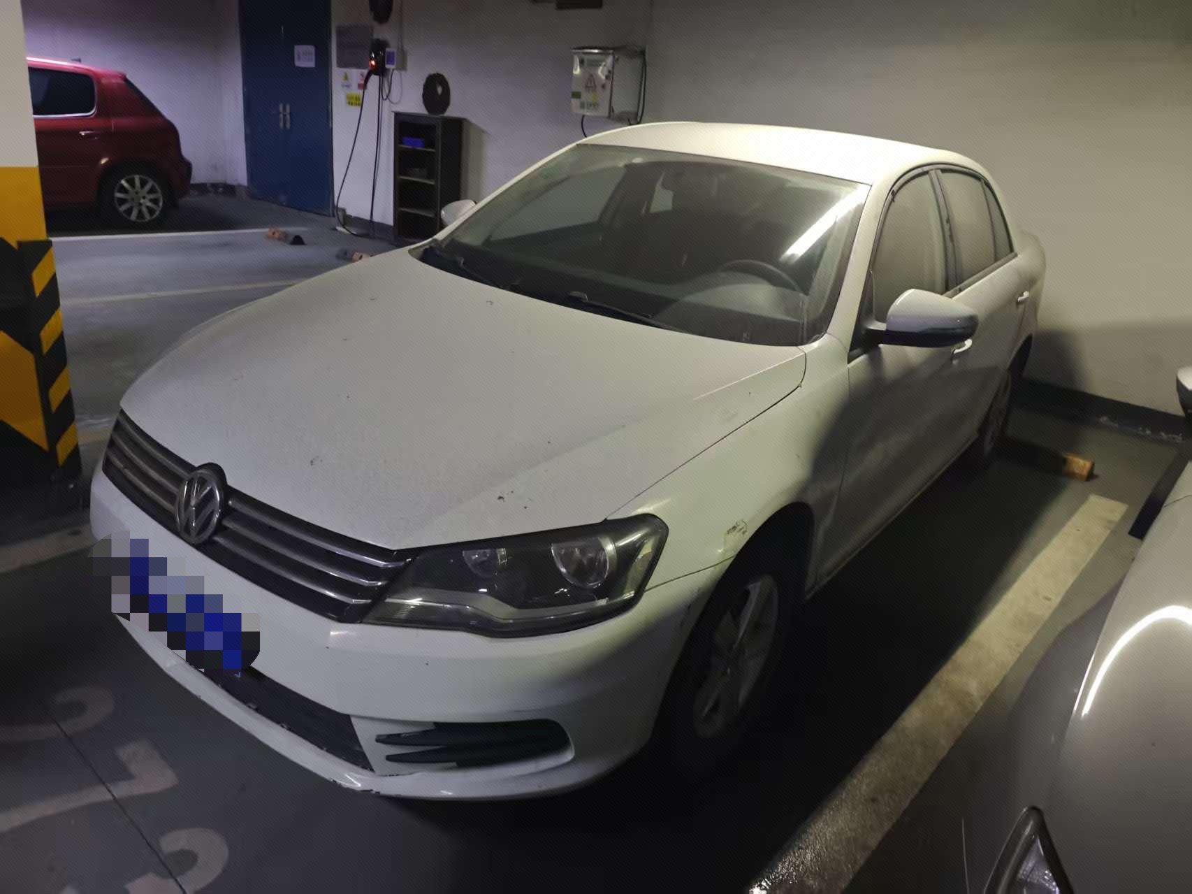 Volkswagen Bora 2013 car image 