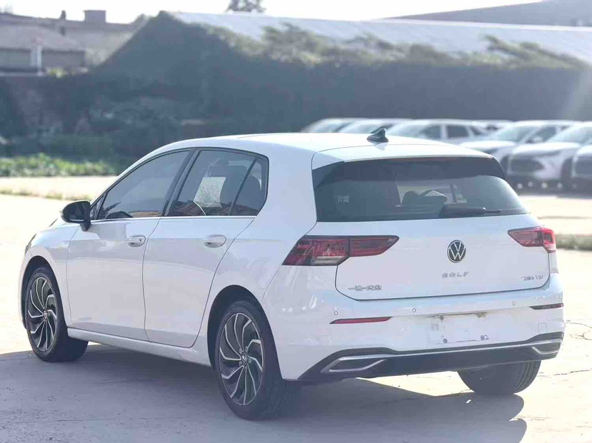 Volkswagen Golf 2022 car image #5