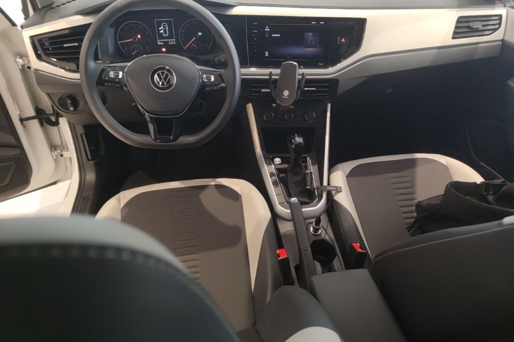Volkswagen Polo 2022 car image #11