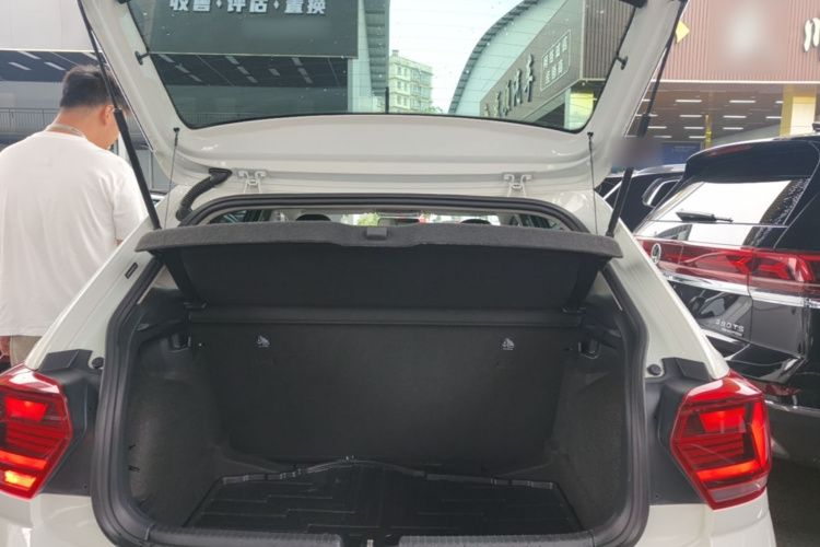 Volkswagen Polo 2021 car image #21