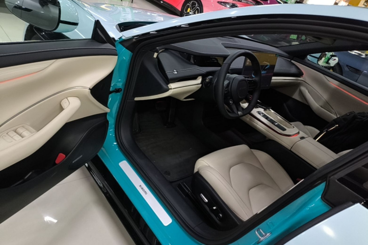 MI SU7 2025 car image #16