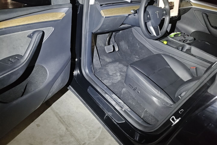 Tesla Model Y 2022 immagine di auto #16