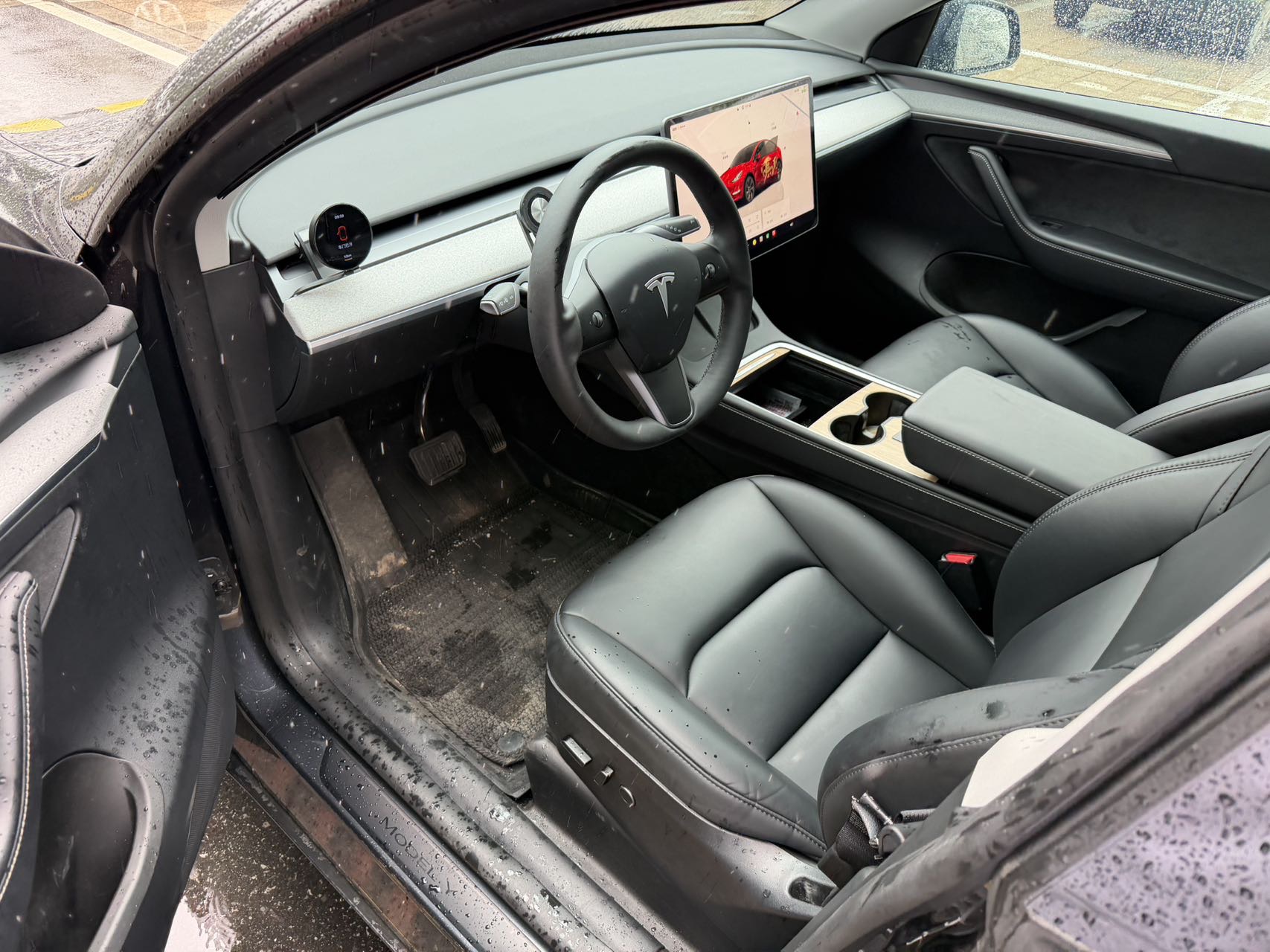 Tesla Model Y 2024 #5 Tesla Model Y 2024 car image #5