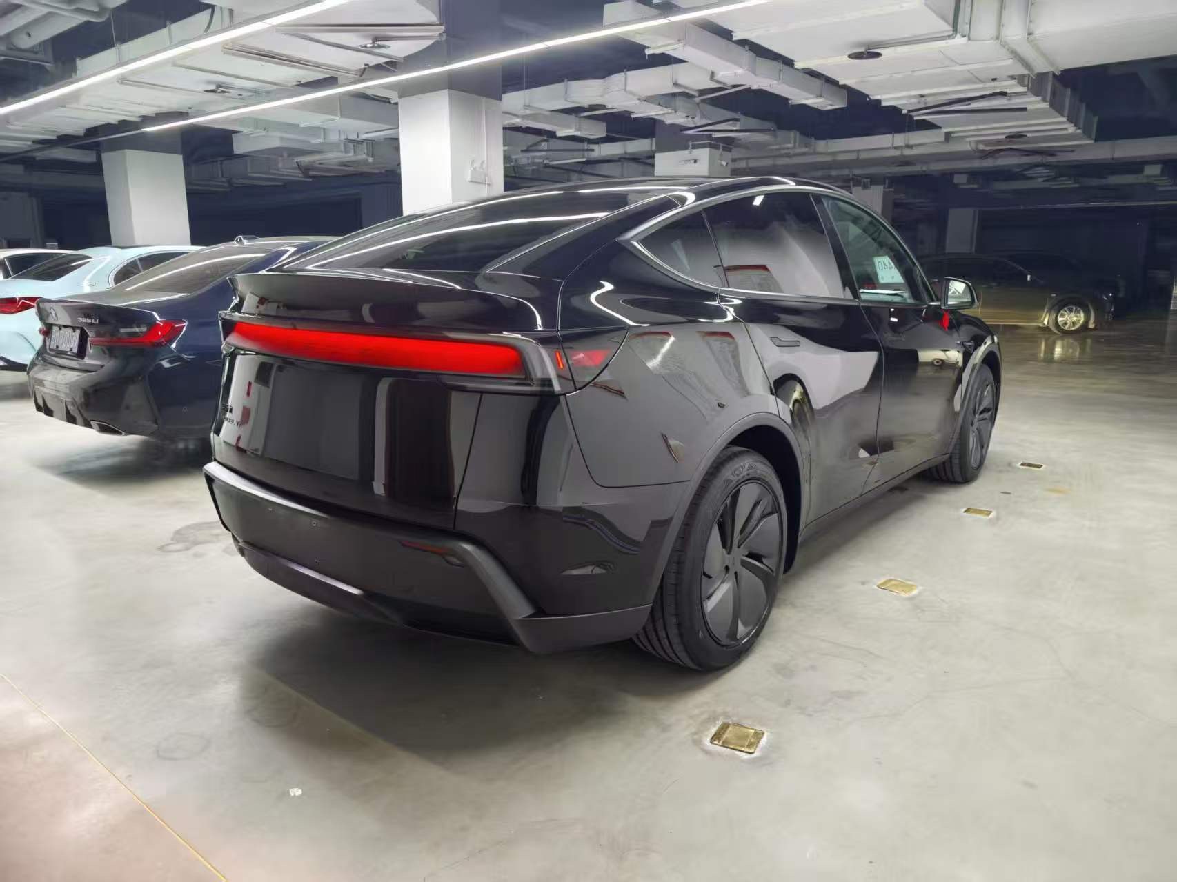 Tesla Model Y 2026 car image #3