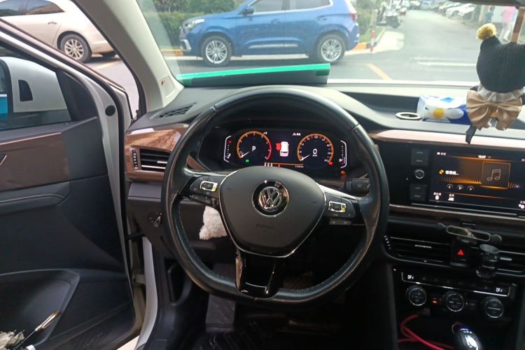 Volkswagen Tharu 2019 car image #15