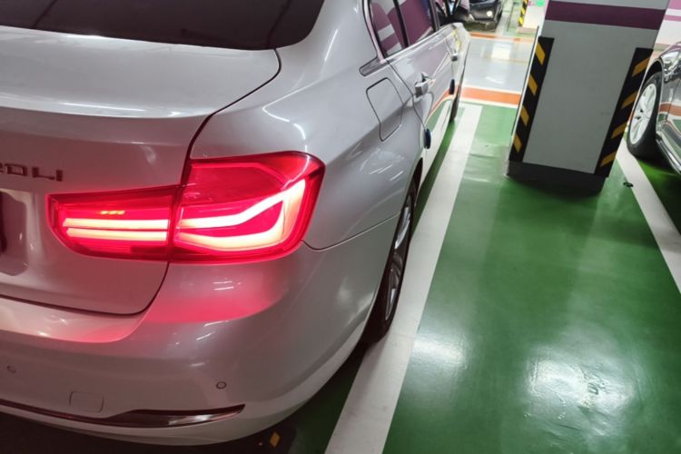 BMW 3 Series 2017 car image #8