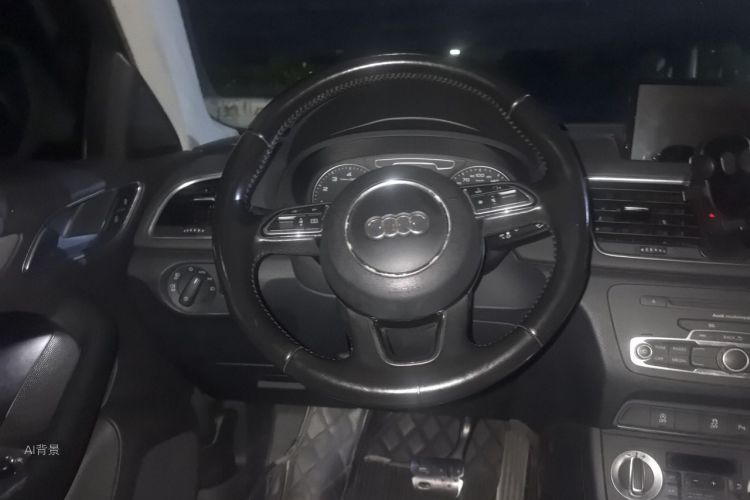 Audi Q3 2016 car image #12