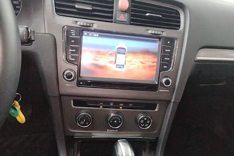 Volkswagen Golf 2016 car image #13