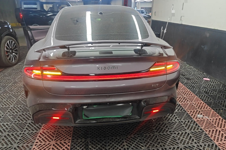 MI SU7 2025 immagine di auto #4