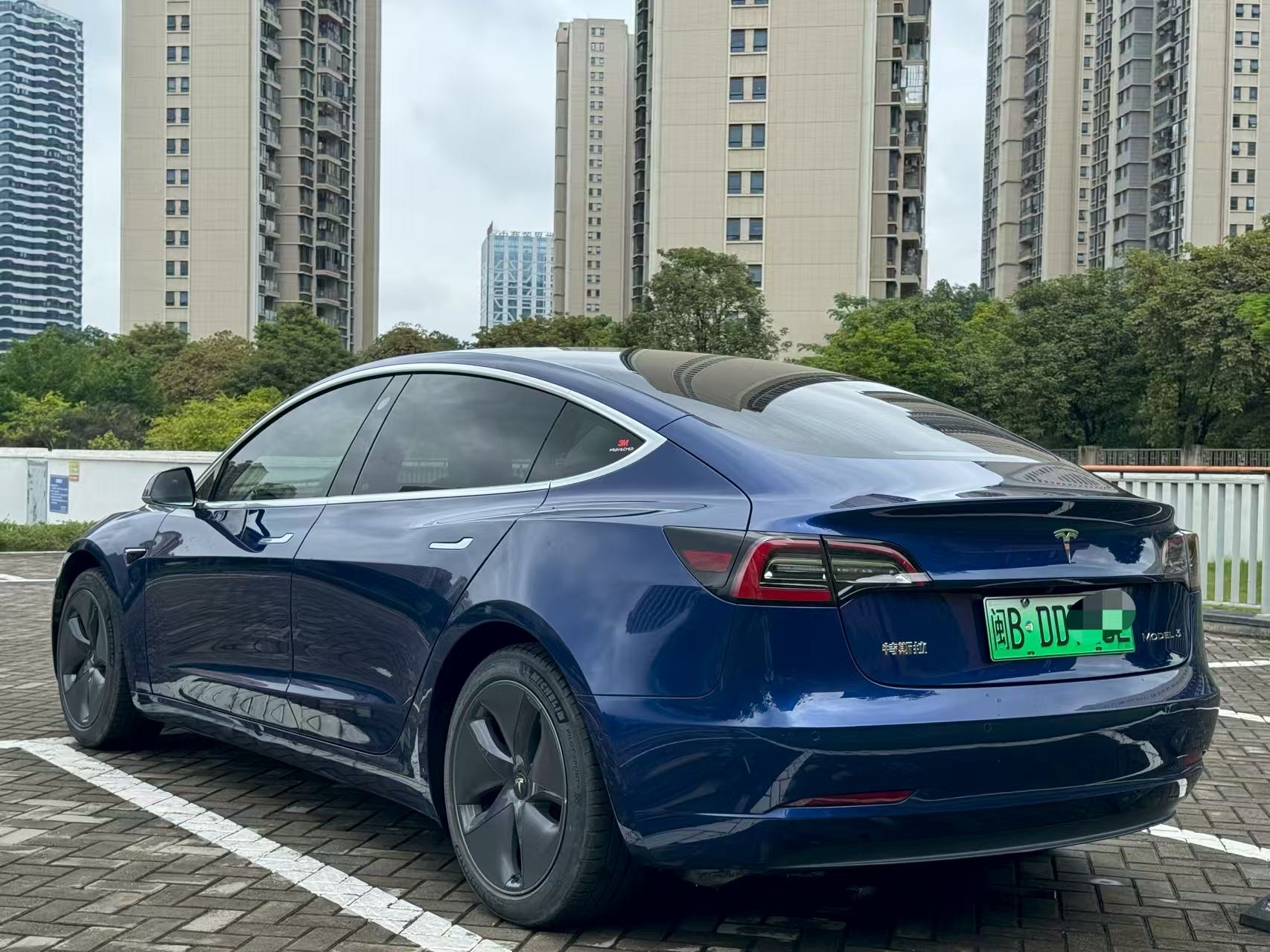 Tesla Model 3 2020 car image #9