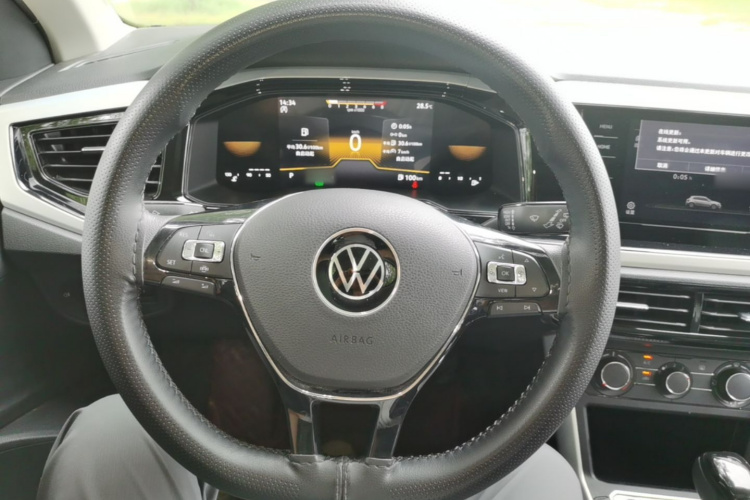 Volkswagen Polo 2023 car image #11