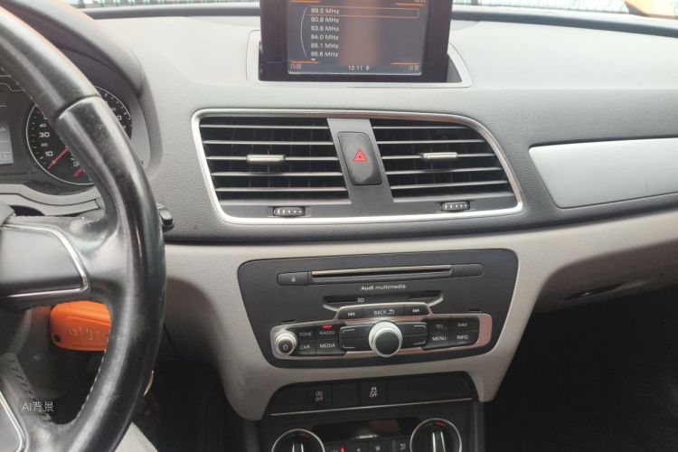 Audi Q3 2016 car image #15