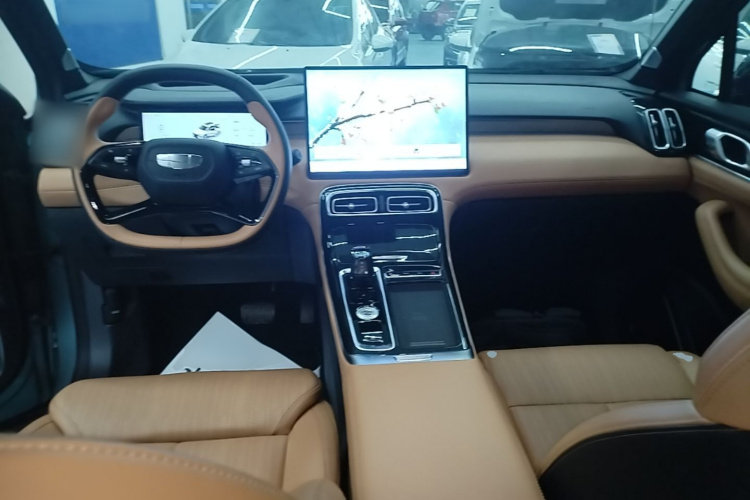 GEELY Boyue L 2025 car image #10