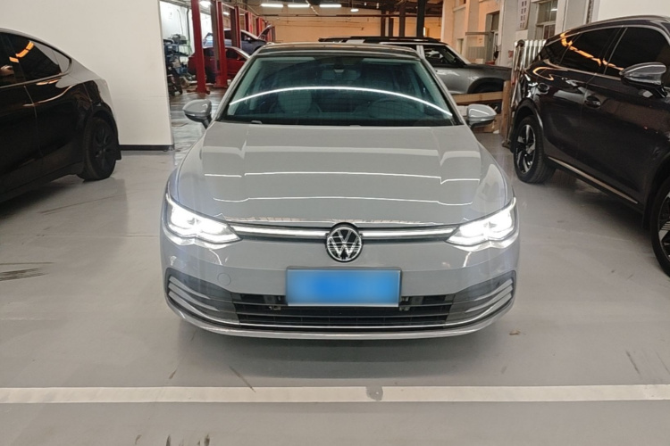 Volkswagen Golf 2023 car image #3