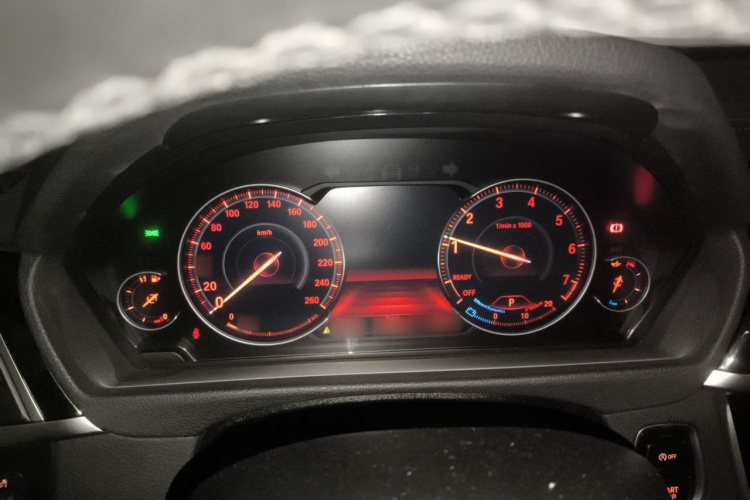 BMW 3 Series 2018 car image #16