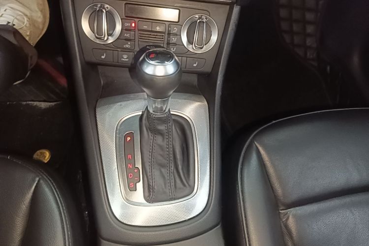 Audi Q3 2016 car image #14
