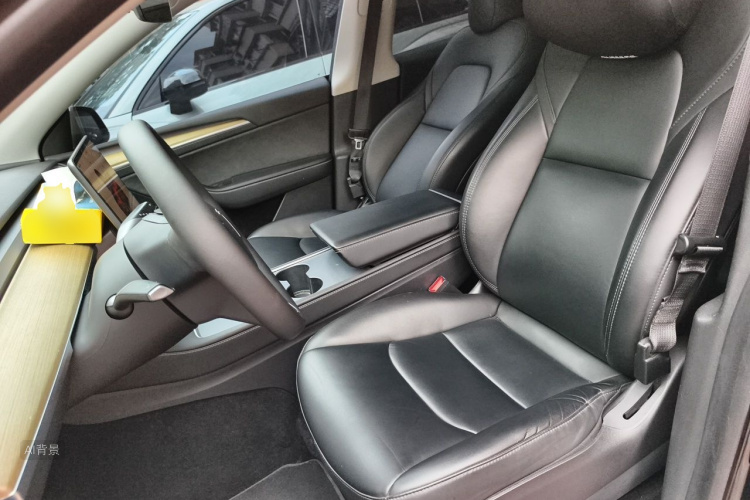Tesla Model Y 2023 immagine di auto #17