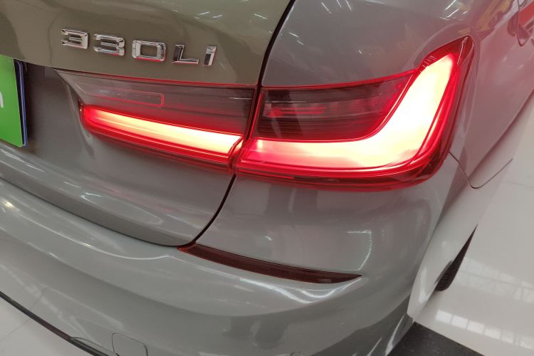 BMW 3 Series 2020 car image #8