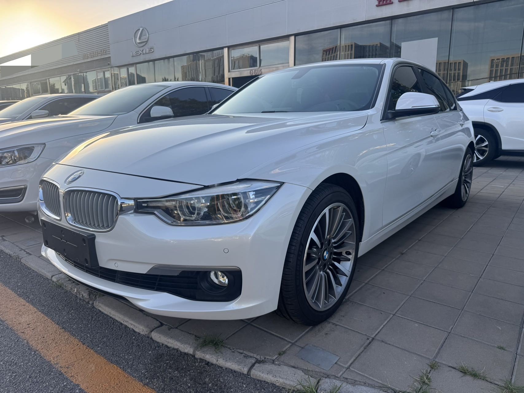 BMW 3 Series 2019 car image 