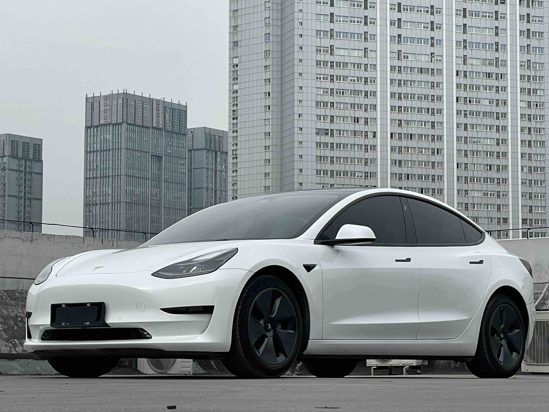 Tesla Model 3 2023 car image 