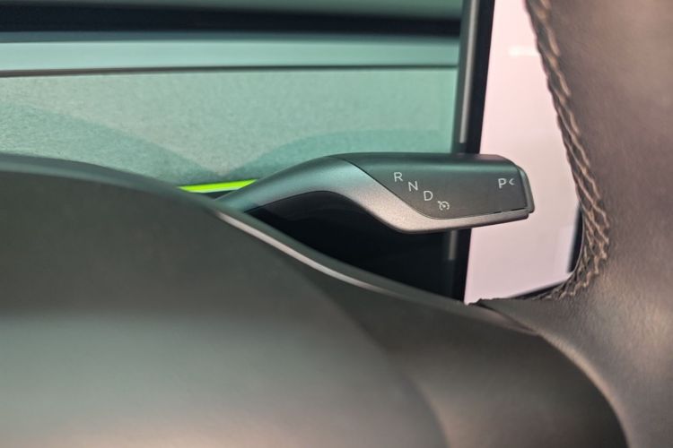 Tesla Model Y 2023 #14 Tesla Model Y 2023 car image #14