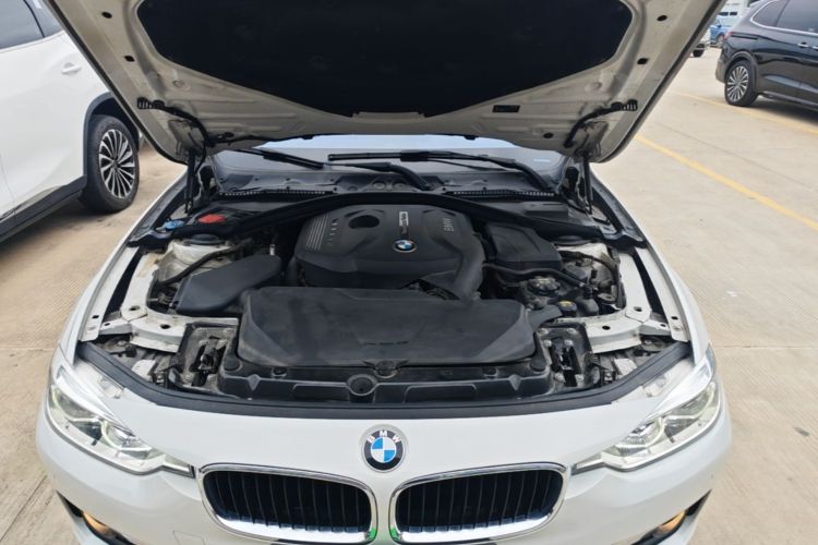 BMW 3 Series 2017 immagine di auto #22