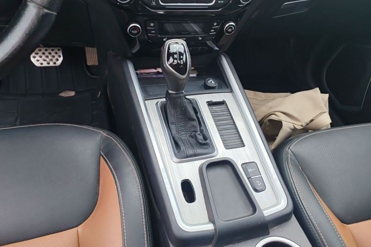 GEELY Vision X6 2016 immagine di auto #14