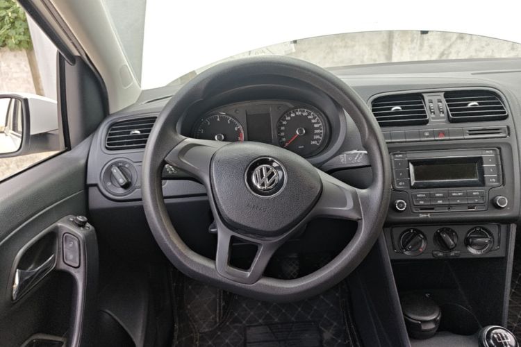 Volkswagen Polo 2015 #11 Volkswagen Polo 2015 car image #11